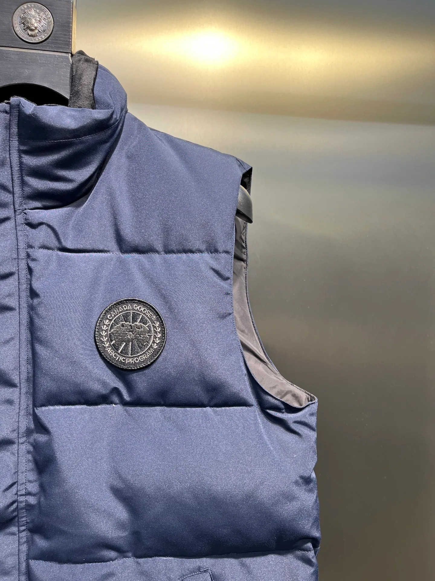 P380 🇨🇦Canada Goose""🇨🇦🌟 Garson down vest has always been recognized as the warmest down jacket. Various Instagram celebrities, Internet celebrities, and celebrities often wear it for street photos. I make Canada Goose every year, but I still can't get rid of my love for it. No matter how cold the days are, there is no need to be afraid, because there is! Filled with 90% white duck down, it is the legendary warmest down jacket and is known as a must-have for Arctic outdoor sports! The most popular down jacket in the world, celebrities are rushing to buy it, it is a must-have!  Size: XS to 2XL